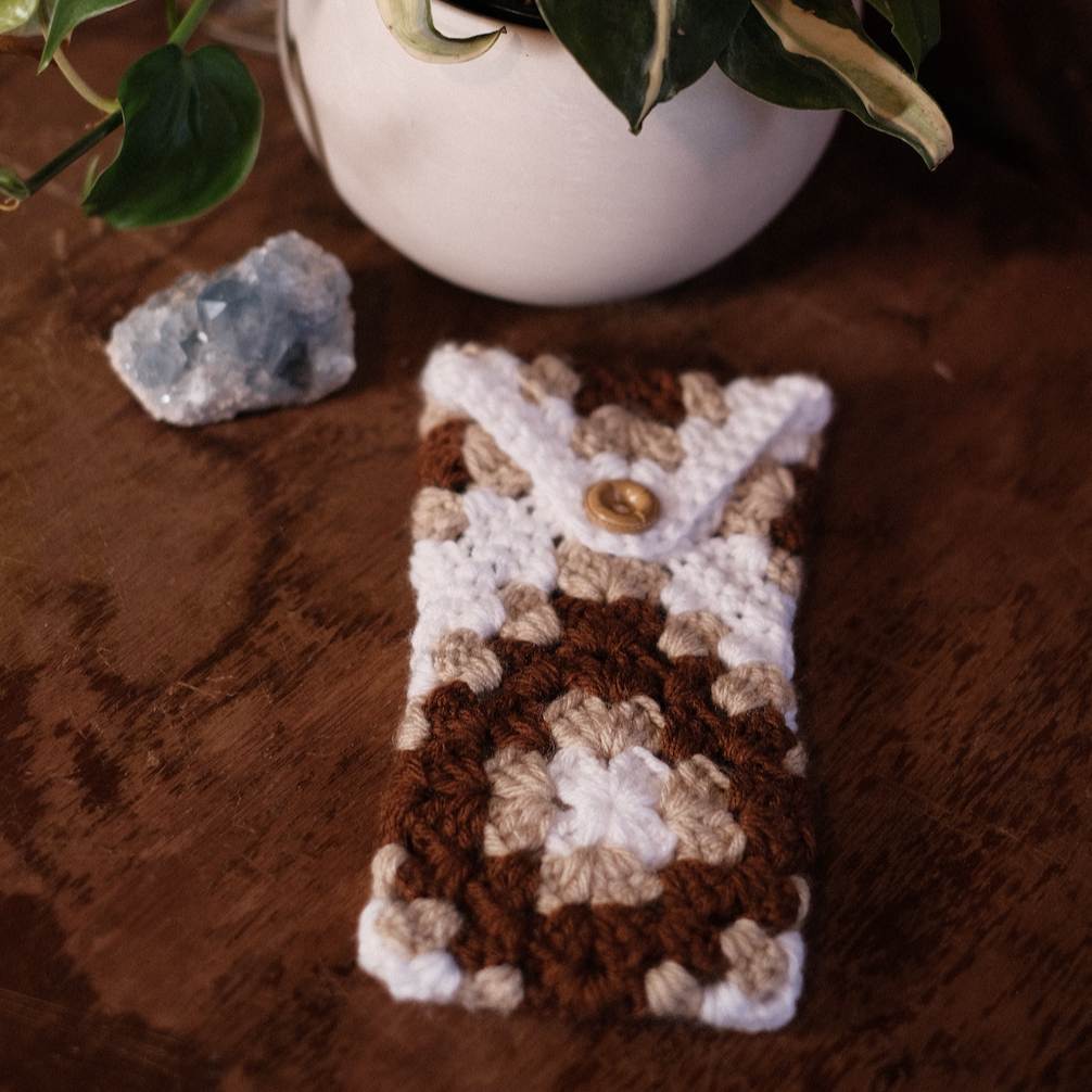Granny square cellphone/glasses holder