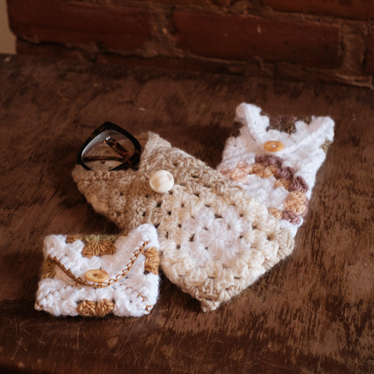 Granny square cellphone/glasses holder